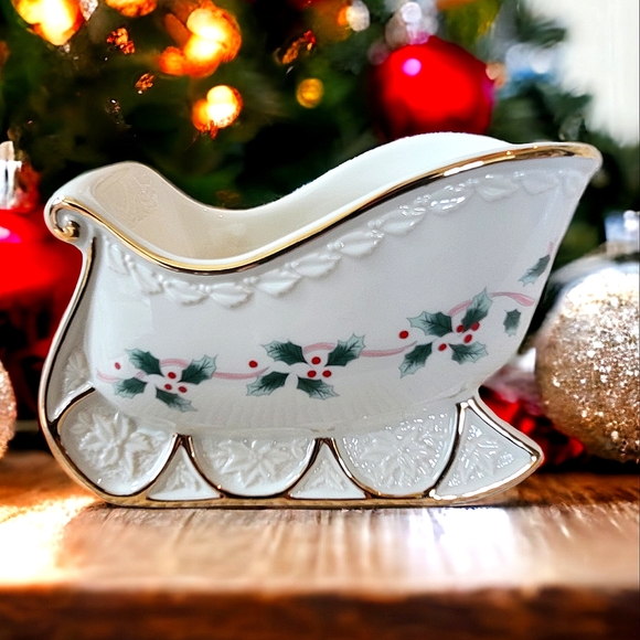 LIKE NEW! IOB Mikasa Porcelain Ribbon Holly Sleigh FK017 Ivory Color With Box - Picture 14 of 15